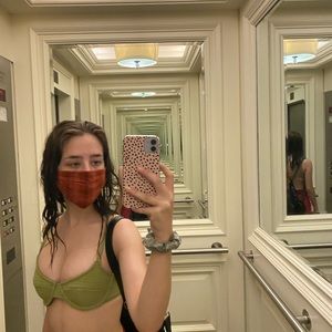 Meet your Posher, Avery